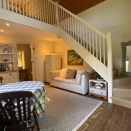 Отель Little Barn Buckland Newton Экстерьер фото