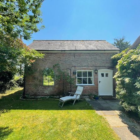 Отель Little Barn Buckland Newton Экстерьер фото