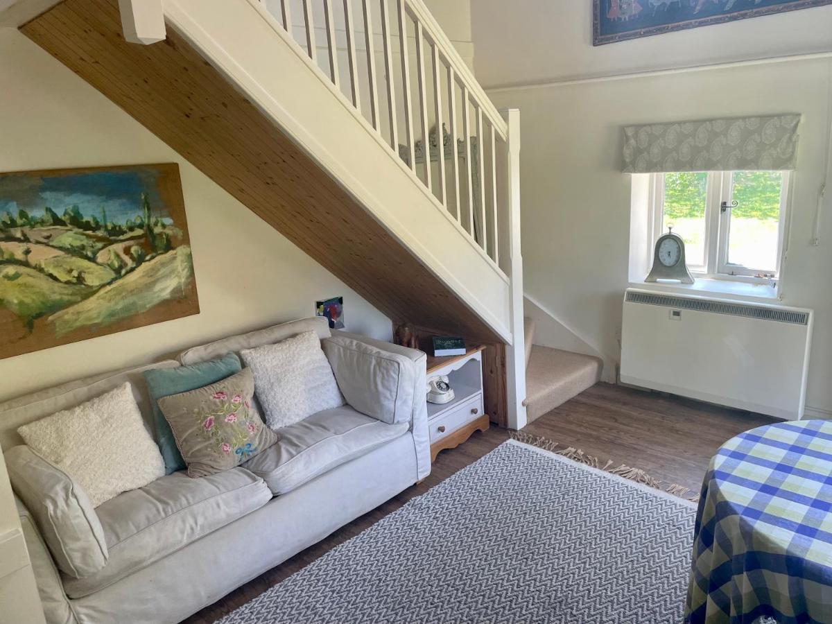 Отель Little Barn Buckland Newton Экстерьер фото
