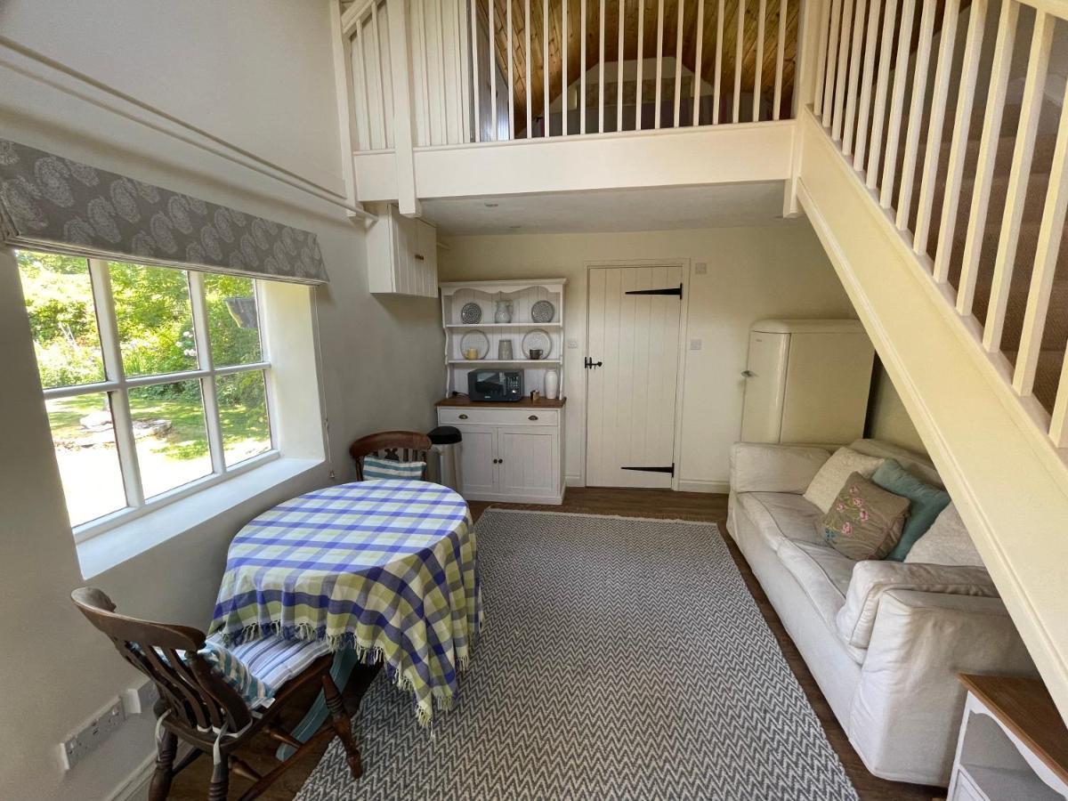Отель Little Barn Buckland Newton Экстерьер фото
