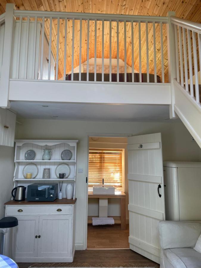 Отель Little Barn Buckland Newton Экстерьер фото