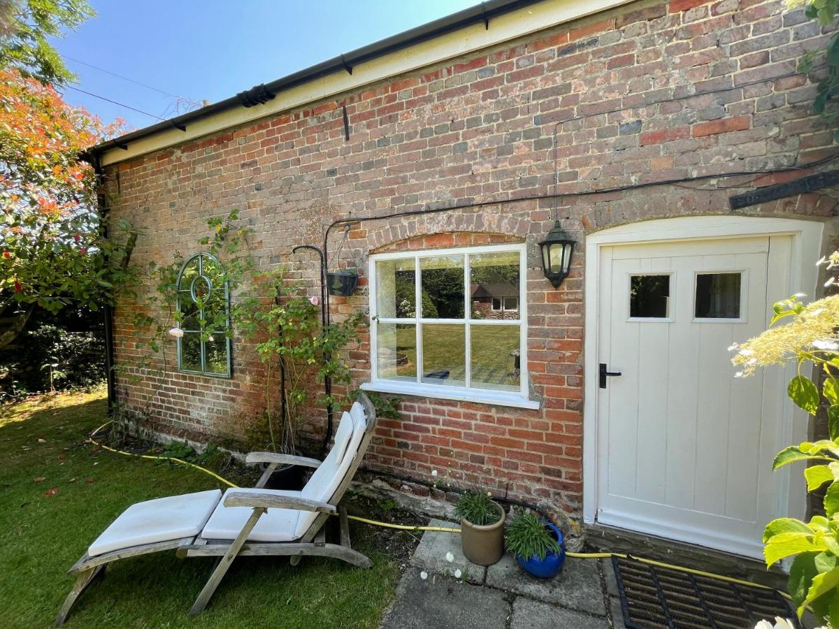 Отель Little Barn Buckland Newton Экстерьер фото