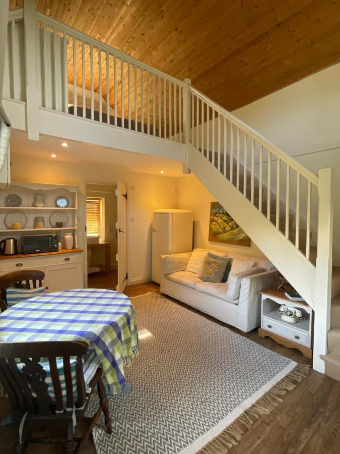 Отель Little Barn Buckland Newton Экстерьер фото