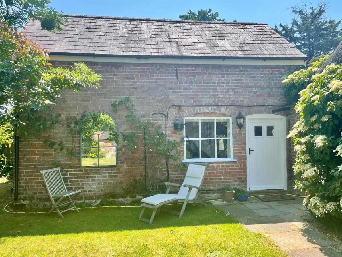 Отель Little Barn Buckland Newton Экстерьер фото