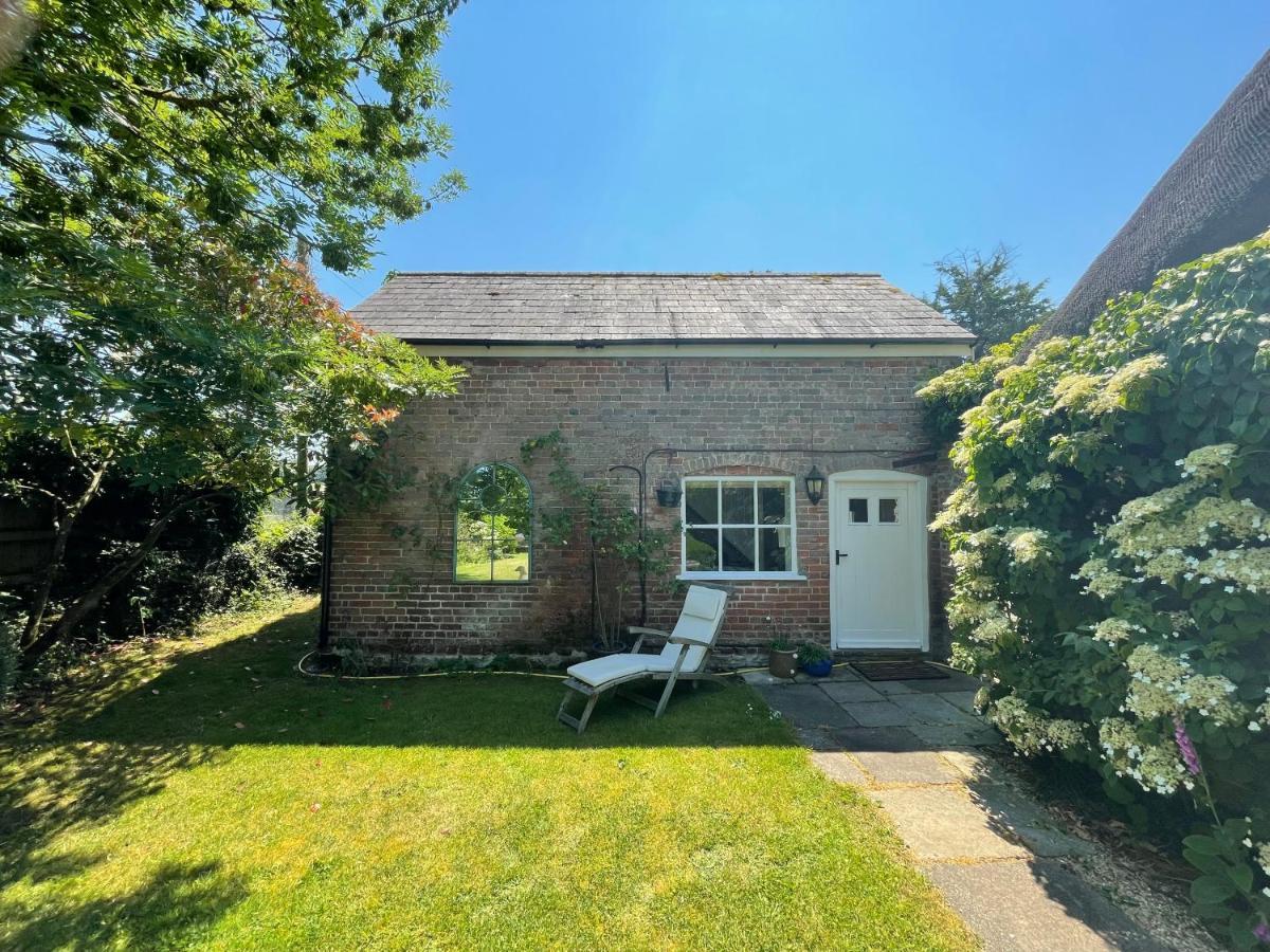 Отель Little Barn Buckland Newton Экстерьер фото